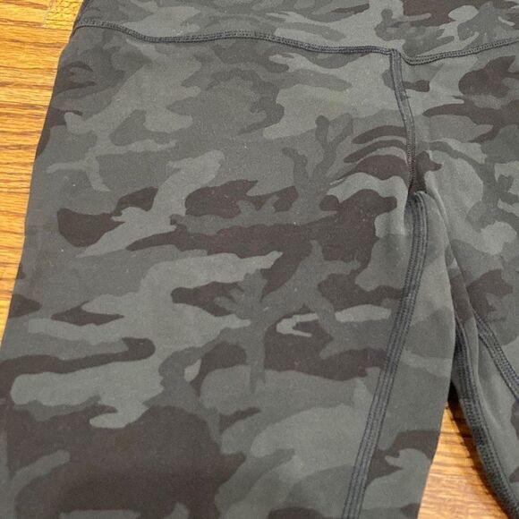 Lululemon Align Crop *21" Incognito Camo Multi Grey size 6 - Picture 2 of 6
